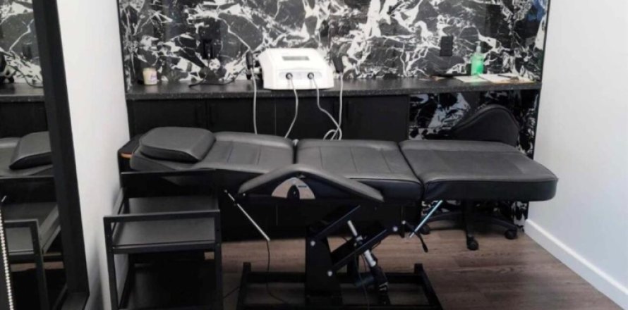 Commercial property in Miami Lakes, Florida № 1182176