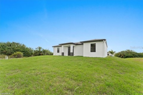 House in Lehigh Acres, Florida 3 bedrooms, 120.03 sq.m. № 1687752 - photo 3