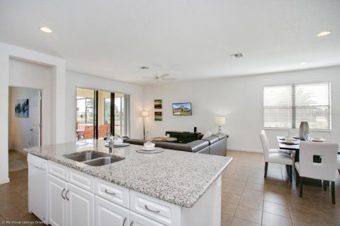 House in Davenport, Florida 4 bedrooms, 179.95 sq.m. № 1852703 - photo 8