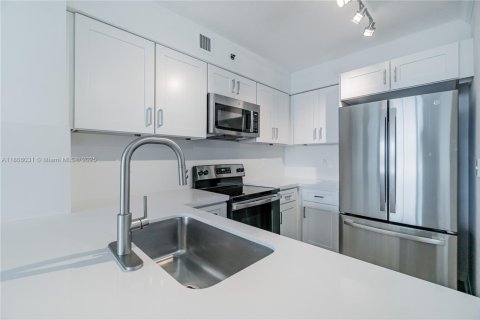 Купить кондоминиум в Майами, Флорида 2 спальни, 99.59м2, № 1748479 - фото 3