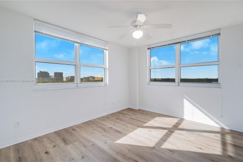 Купить кондоминиум в Майами, Флорида 2 спальни, 99.59м2, № 1748479 - фото 14