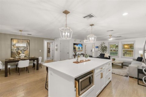 Casa en venta en Tampa, Florida, 3 dormitorios, 162.67 m2 № 2258291 - foto 12