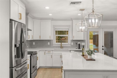Casa en venta en Tampa, Florida, 3 dormitorios, 162.67 m2 № 2258291 - foto 10