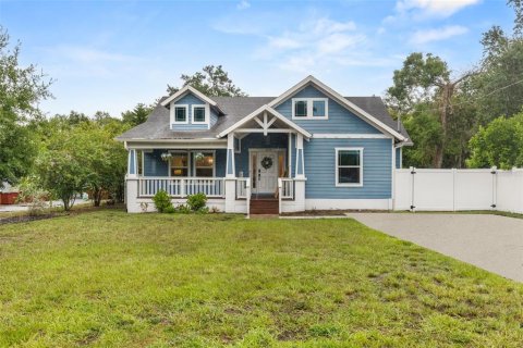 House in Tampa, Florida 3 bedrooms, 162.67 sq.m. № 2258291