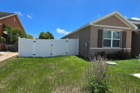 Villa ou maison à vendre à Port St. Lucie, Floride: 4 chambres, 169.73 m2 № 2086645 - photo 3