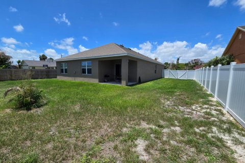 Villa ou maison à vendre à Port St. Lucie, Floride: 4 chambres, 169.73 m2 № 2086645 - photo 4