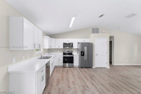 House in Lehigh Acres, Florida 4 bedrooms № 2033797 - photo 8