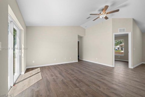 House in Lehigh Acres, Florida 4 bedrooms № 2033797 - photo 21