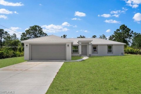 House in Lehigh Acres, Florida 4 bedrooms № 2033797