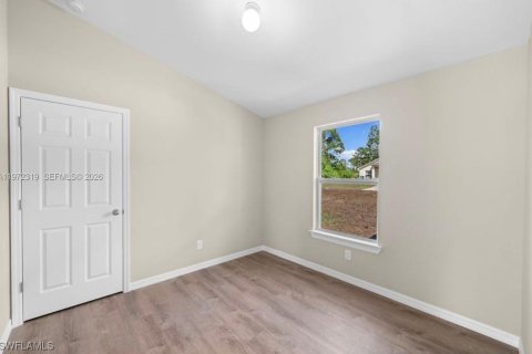 House in Lehigh Acres, Florida 4 bedrooms № 2033797 - photo 11
