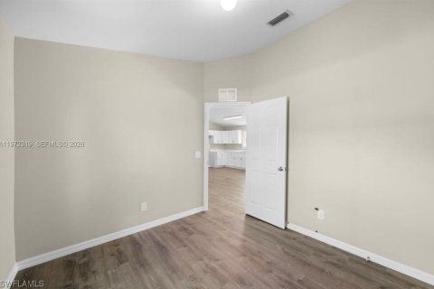 House in Lehigh Acres, Florida 4 bedrooms № 2033797 - photo 12