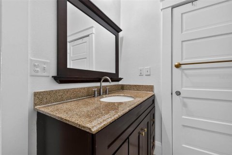 Casa en venta en Tampa, Florida, 4 dormitorios, 156.35 m2 № 2384097 - foto 20