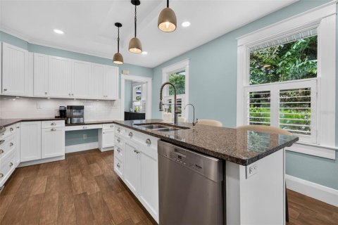 Casa en venta en Tampa, Florida, 4 dormitorios, 156.35 m2 № 2384097 - foto 13