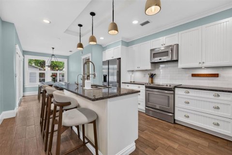 Casa en venta en Tampa, Florida, 4 dormitorios, 156.35 m2 № 2384097 - foto 10