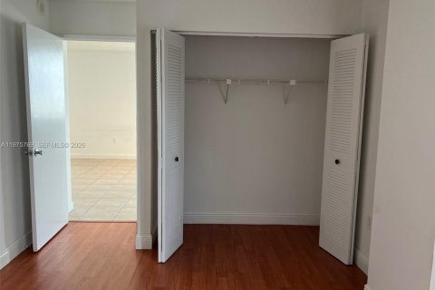 Condo in Miami, Florida, 2 bedrooms  № 2053072 - photo 9