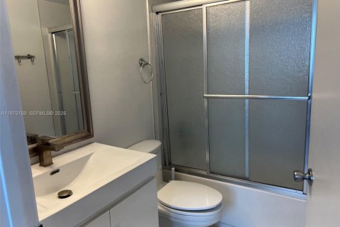 Condo in Miami, Florida, 2 bedrooms  № 2053072 - photo 10