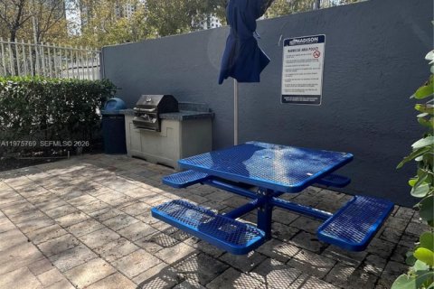 Condo in Miami, Florida, 2 bedrooms  № 2053072 - photo 25