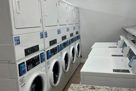 Condo in Miami, Florida, 2 bedrooms  № 2053072 - photo 19