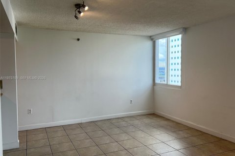 Condo in Miami, Florida, 2 bedrooms  № 2053072 - photo 12