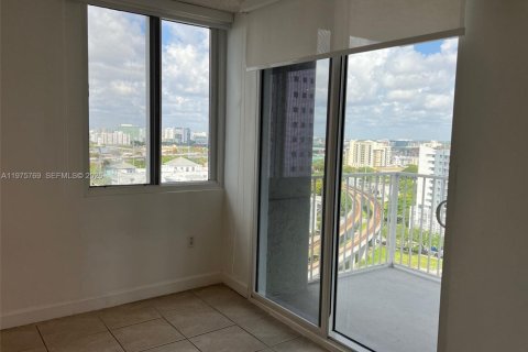 Condo in Miami, Florida, 2 bedrooms  № 2053072 - photo 11