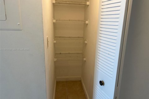 Condo in Miami, Florida, 2 bedrooms  № 2053072 - photo 17