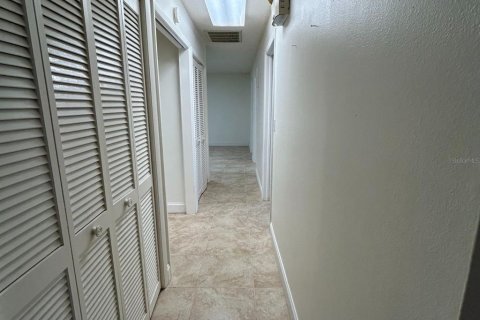 Propiedad comercial en alquiler en New Port Richey, Florida, 130.06 m2 № 1718906 - foto 7