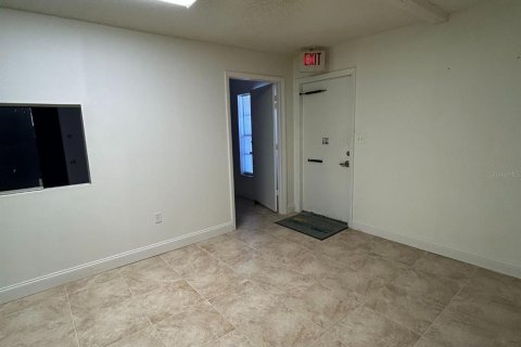 Propiedad comercial en alquiler en New Port Richey, Florida, 130.06 m2 № 1718906 - foto 4