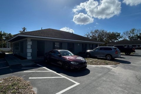 Propiedad comercial en alquiler en New Port Richey, Florida, 130.06 m2 № 1718906 - foto 2