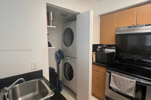 Condominio en alquiler en Hollywood, Florida, 1 dormitorio, 60.39 m2 № 1997789 - foto 5