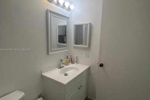 Condominio en alquiler en Hollywood, Florida, 1 dormitorio, 60.39 m2 № 1997789 - foto 12
