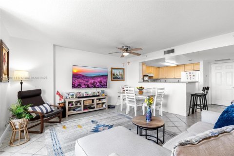 Condominio en venta en Miami, Florida, 1 dormitorio, 75.81 m2 № 1747972 - foto 6