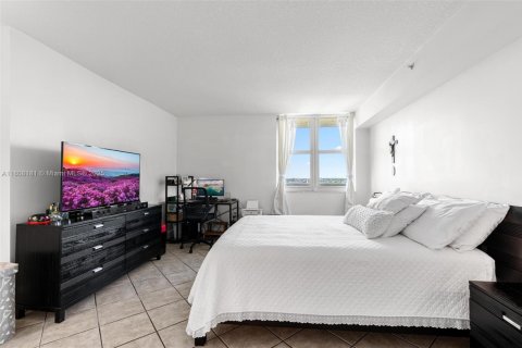 Condominio en venta en Miami, Florida, 1 dormitorio, 75.81 m2 № 1747972 - foto 14