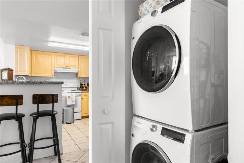 Condominio en venta en Miami, Florida, 1 dormitorio, 75.81 m2 № 1747972 - foto 17