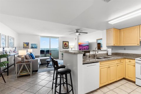 Condominio en venta en Miami, Florida, 1 dormitorio, 75.81 m2 № 1747972 - foto 13