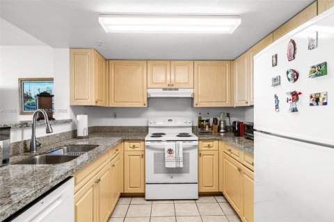 Condominio en venta en Miami, Florida, 1 dormitorio, 75.81 m2 № 1747972 - foto 12