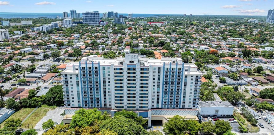 Condo in Miami, Florida, 1 bedroom № 1747972
