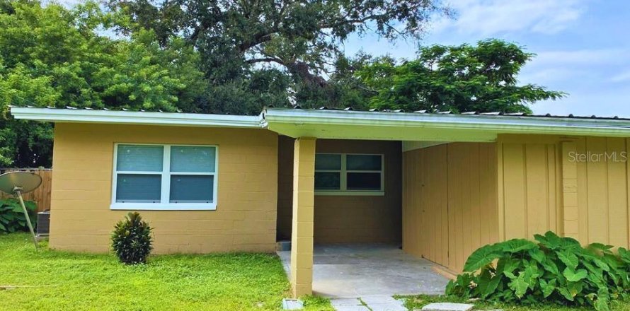 House in Orlando, Florida 2 bedrooms, 69.68 sq.m. № 2379522