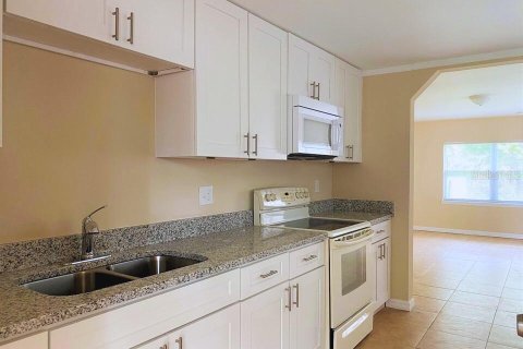 House in Orlando, Florida 2 bedrooms, 69.68 sq.m. № 2379522 - photo 4