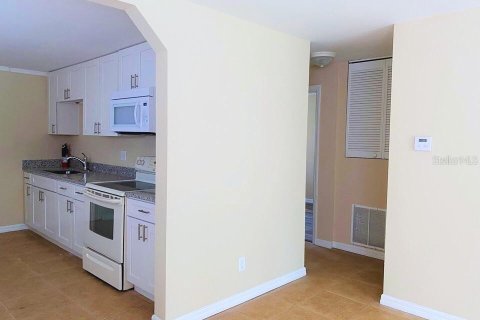House in Orlando, Florida 2 bedrooms, 69.68 sq.m. № 2379522 - photo 3