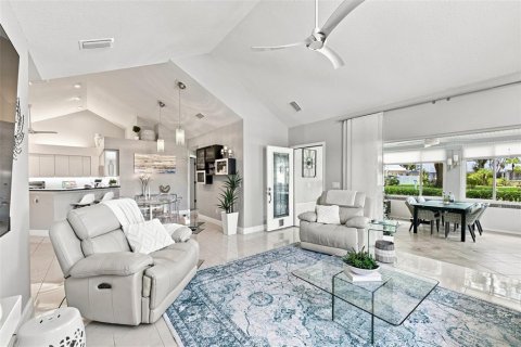Condo in Ruskin, Florida, 3 bedrooms  № 2347545 - photo 10