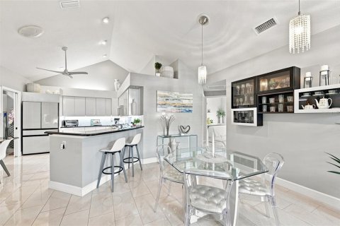 Condo in Ruskin, Florida, 3 bedrooms  № 2347545 - photo 16