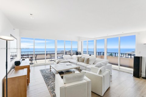 Condo in Key Biscayne, Florida, 3 bedrooms  № 1898198 - photo 1