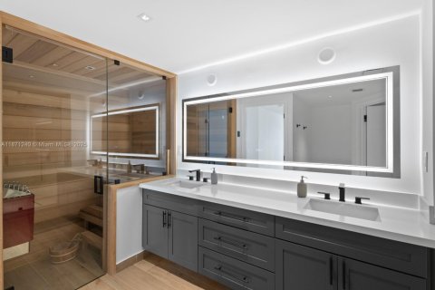 Condo in Key Biscayne, Florida, 3 bedrooms  № 1898198 - photo 15