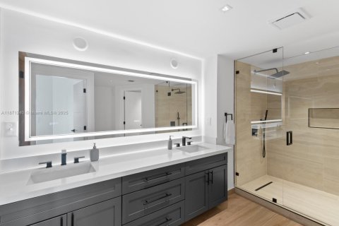 Condo in Key Biscayne, Florida, 3 bedrooms  № 1898198 - photo 14