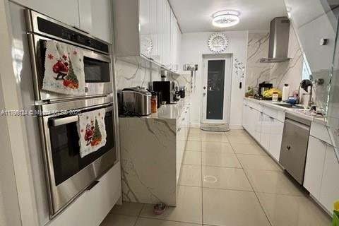 House in Hialeah, Florida 6 bedrooms, 314.29 sq.m. № 1738314 - photo 13