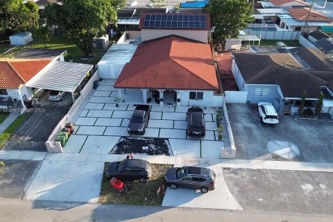 House in Hialeah, Florida 6 bedrooms, 314.29 sq.m. № 1738314 - photo 7