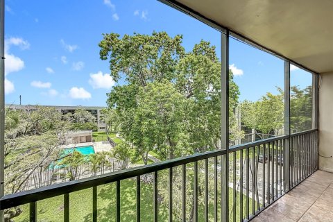 Condo in Miami, Florida, 3 bedrooms  № 1830688 - photo 21