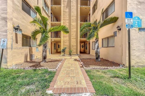 Condo in Miami, Florida, 3 bedrooms  № 1830688 - photo 4