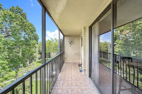 Condo in Miami, Florida, 3 bedrooms  № 1830688 - photo 22