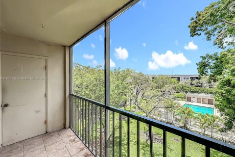 Condo in Miami, Florida, 3 bedrooms  № 1830688 - photo 23